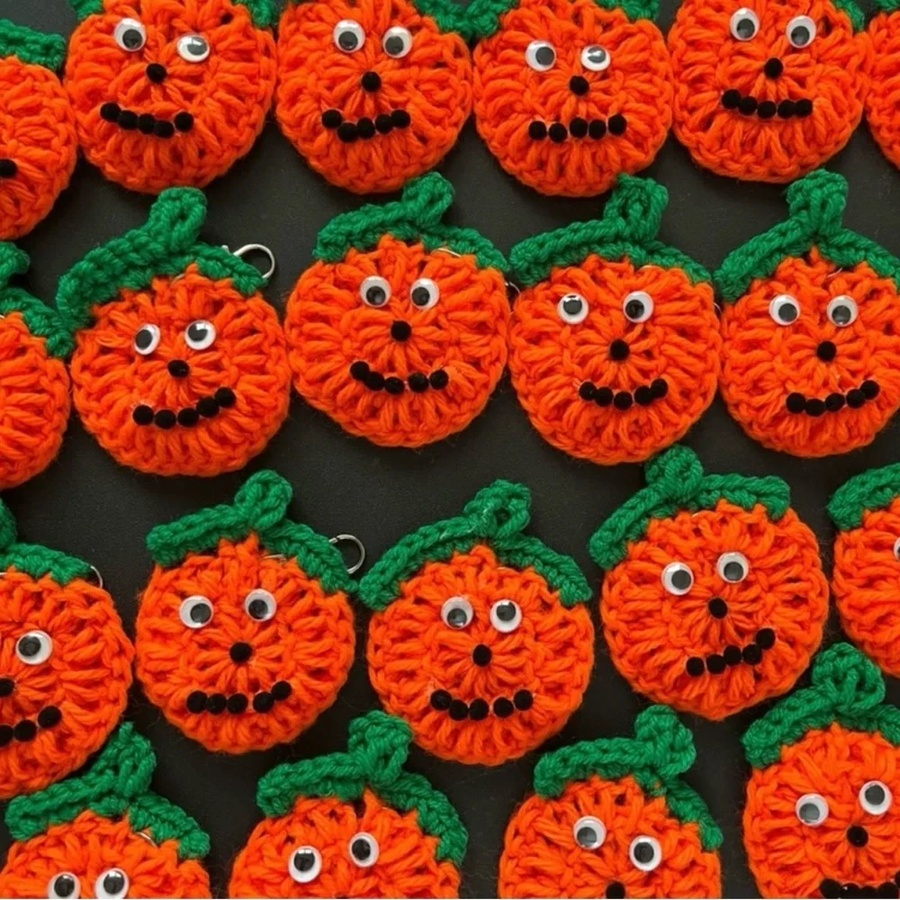 New Halloween Pumpkin Jack-O-Lantern Pin Claw Clasp Bookbag Keychain Charm 10 PC